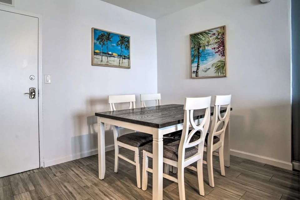 Table, Furniture, Dining Room, Dining Table, Indoors