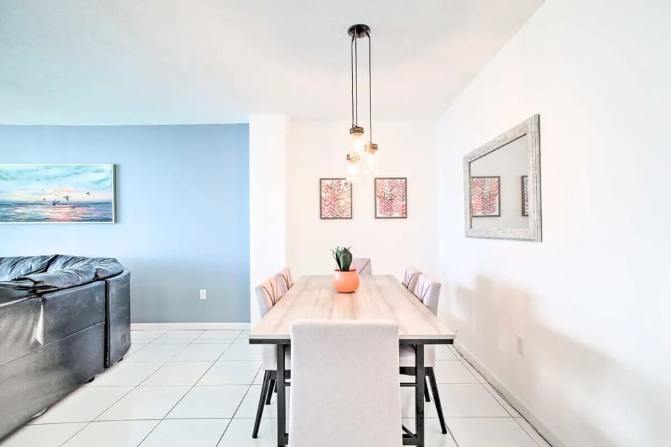 Dining Room, Dining Table, Table, Furniture, Indoors