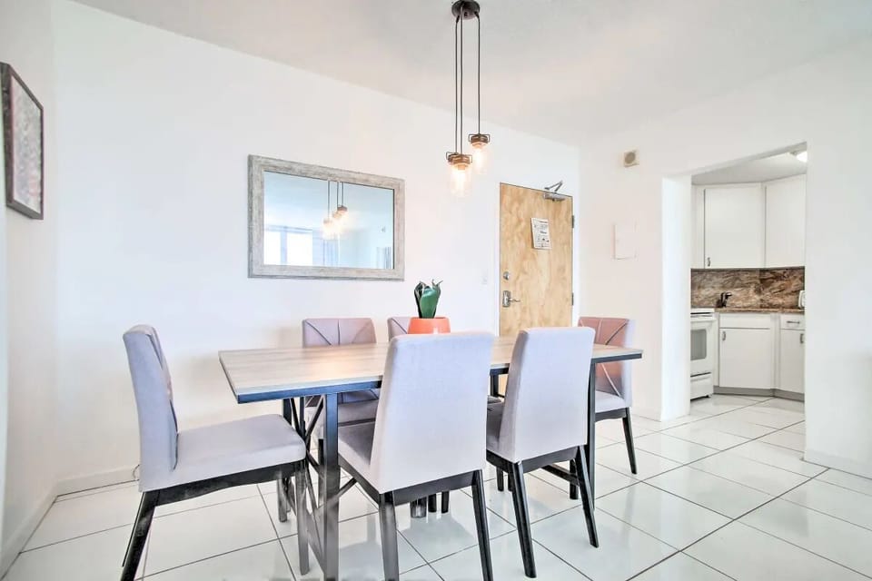 Dining Room, Dining Table, Table, Furniture, Indoors