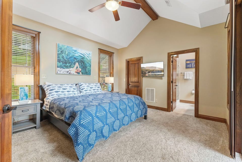 King Suite #2 - Main Floor