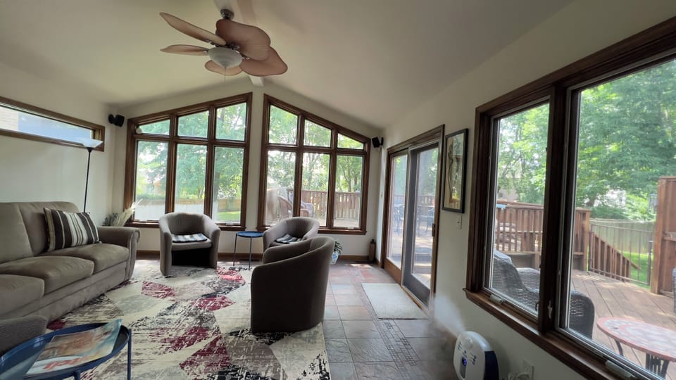 Sitting Area  (floor 1)
