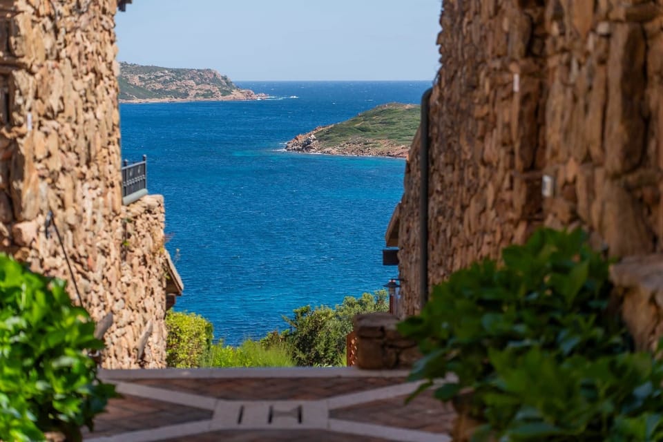 Vista mare villaggio est capo coda cavallo san teodoro sardinia rental home