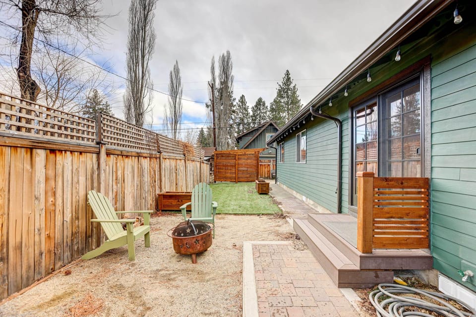 Bend Vacation Rental | 3BR | 2BA | 2 Steps to Enter | 1,294 Sq Ft