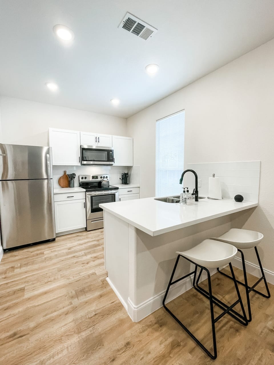 Eat-in kitchen with small bar top with extra dining space