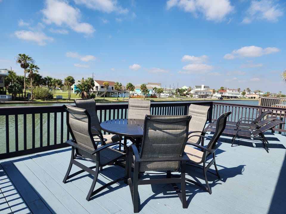 Dining for 6 with a view of the canal