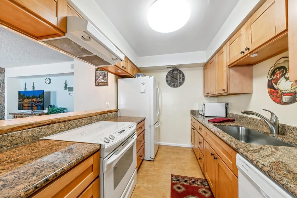 Well-equipped kitchen with tons of counter space