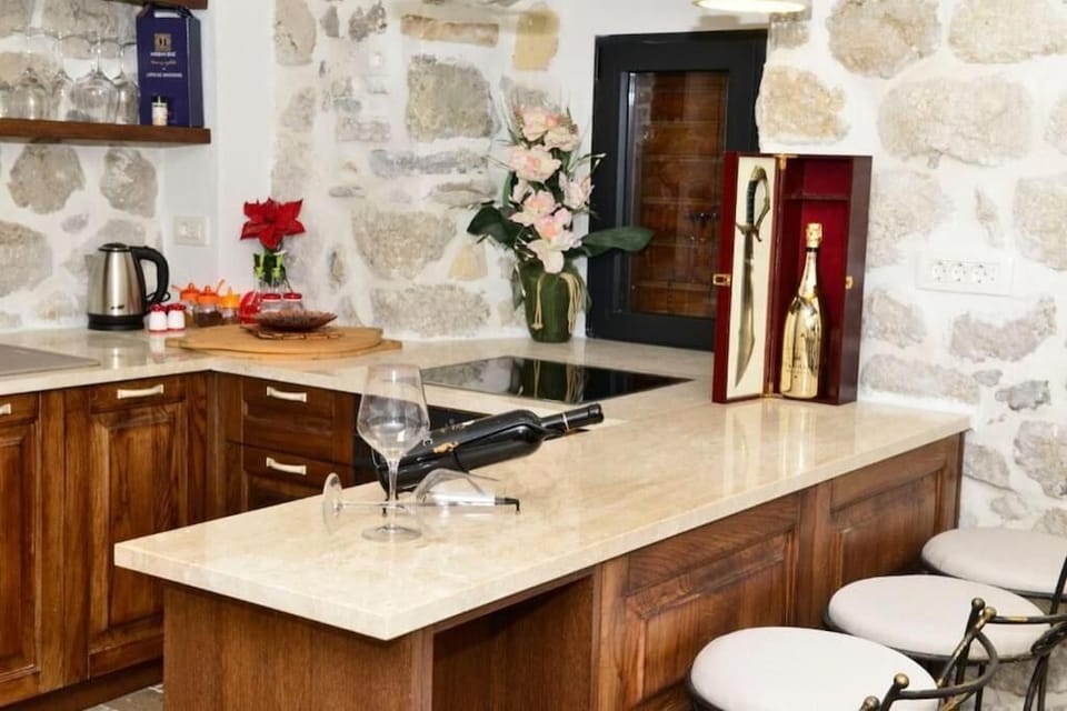 Kitchen is fully equipped 