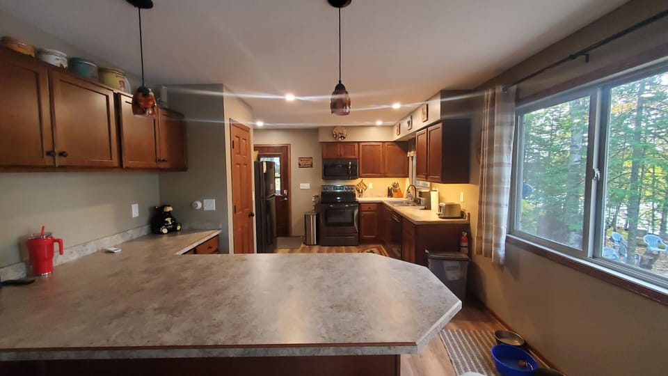 Kitchen Area 6 Stools around counter island
