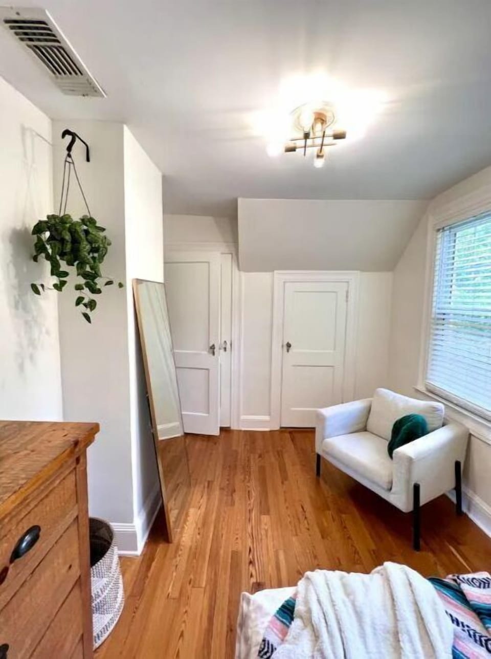 Bedroom 2 (Window to Garden)