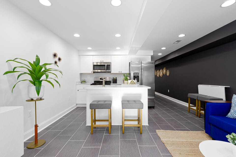 Kitchen Island w/ Bar Stools