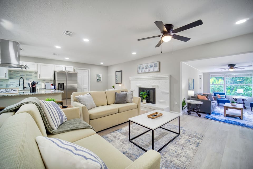 Extra space in this second clasic decor living room