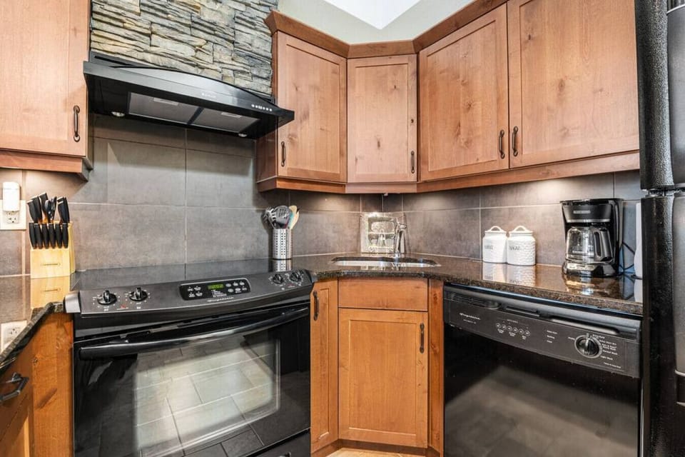 Full kitchen