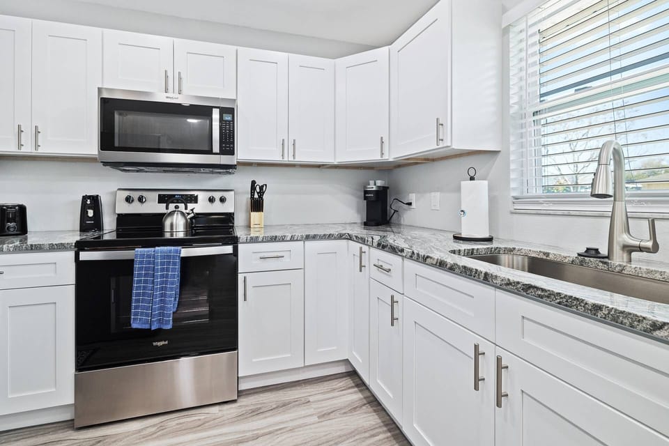 New Kitchen with Keurig, Blender, Air-Fryer, Waffle Maker, and more!
