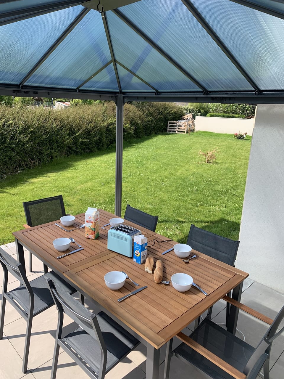 Outdoor dining