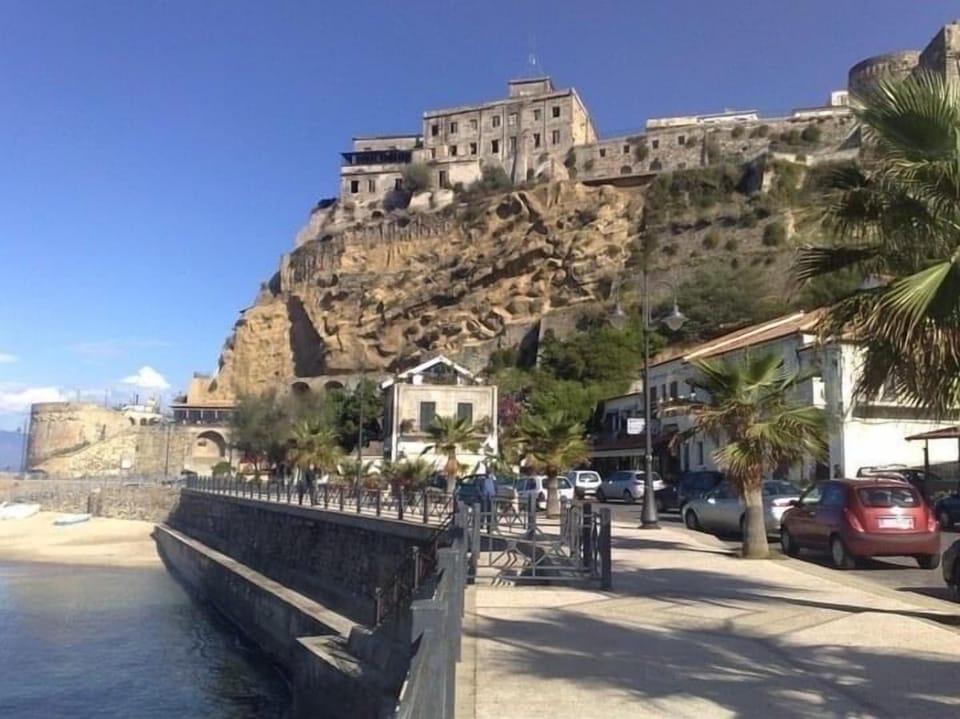 Pizzo Harbour