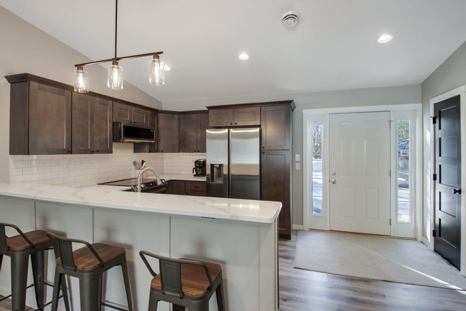 Entry and eat-in kitchen