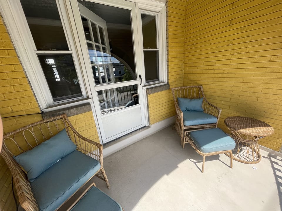 Outdoor seating / patio area