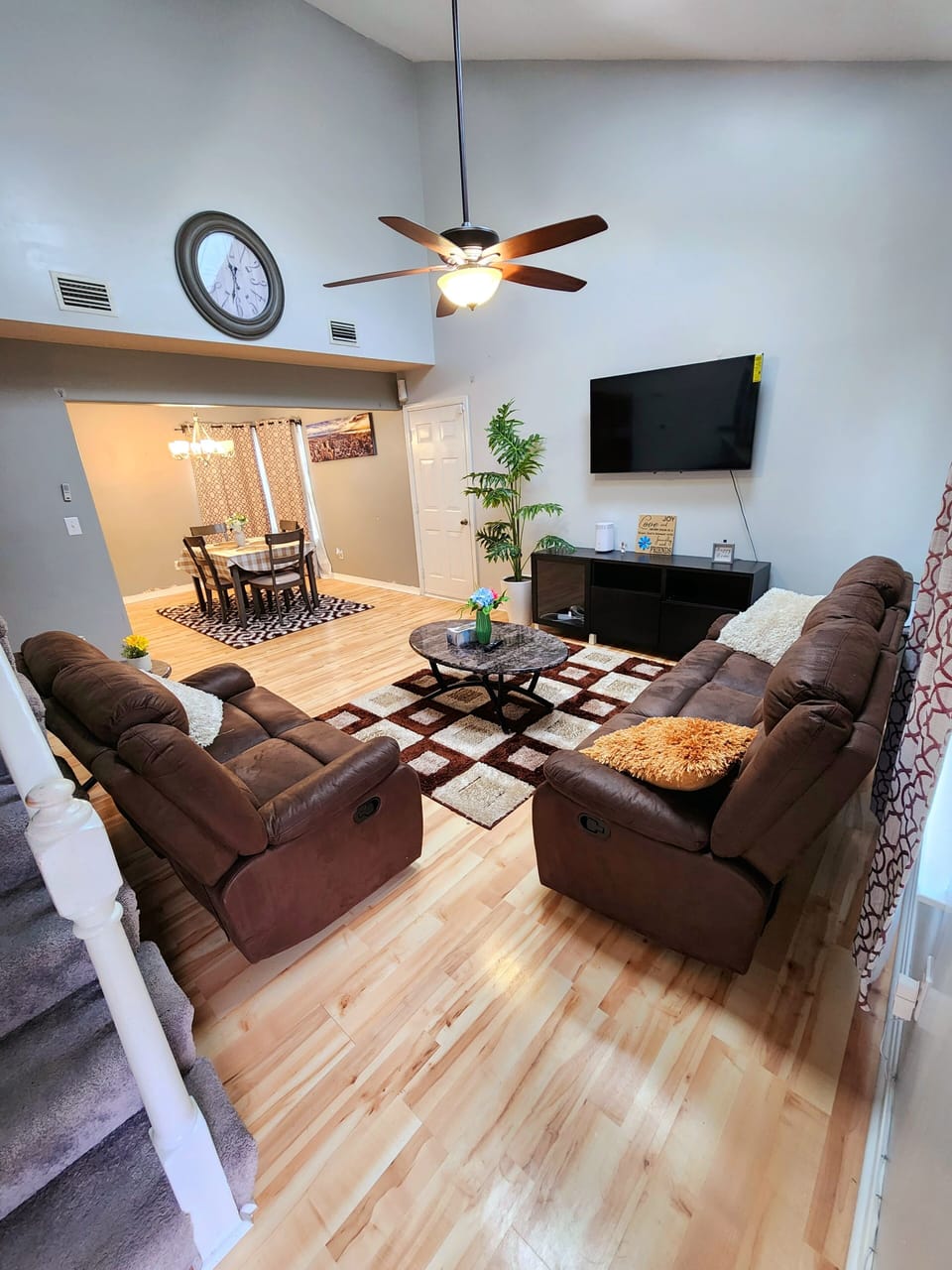 Neatly arranged Sitting room with Smart TV, and free Wi-Fi, also has a printer.