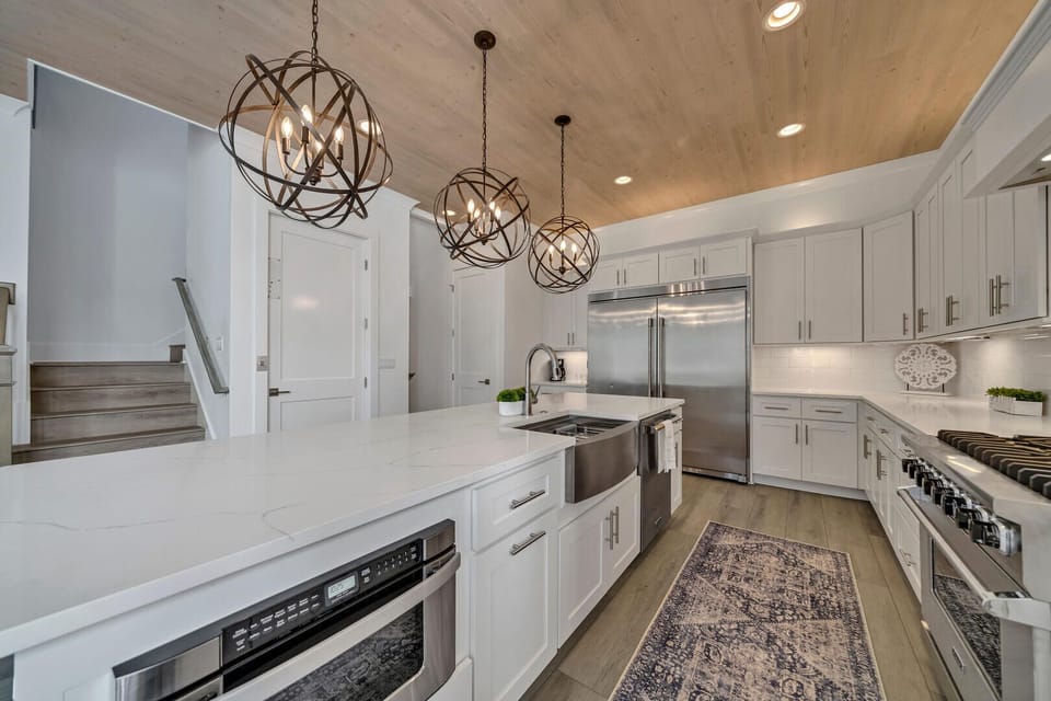 Gourmet Kitchen-Stainless-Viking