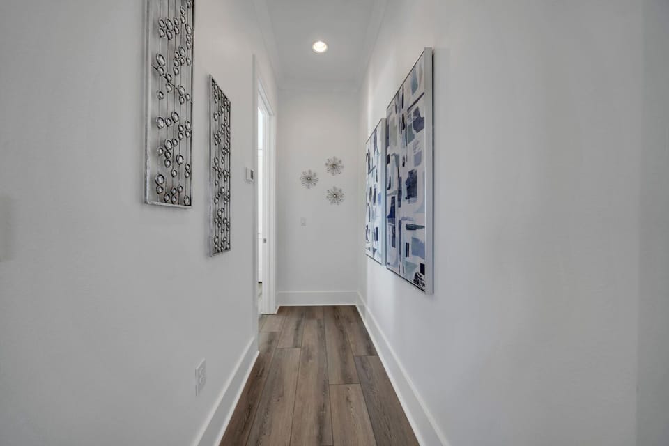 Level 3 Spacious Hallway to rooms