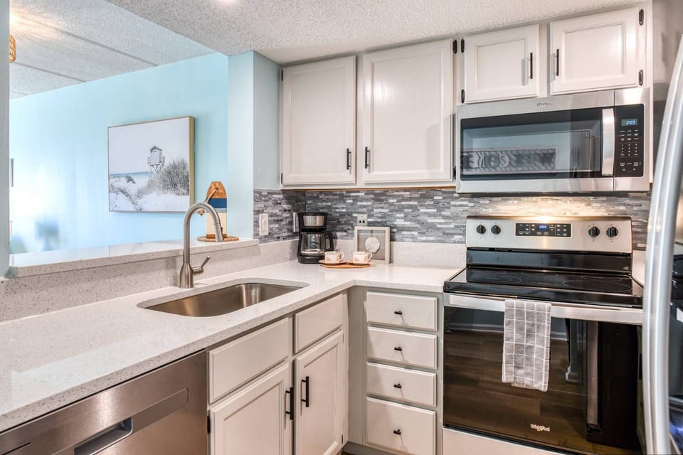 The kitchen has everything you need to create delicious meals!