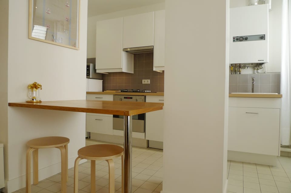 The table stays between kitchen & living room