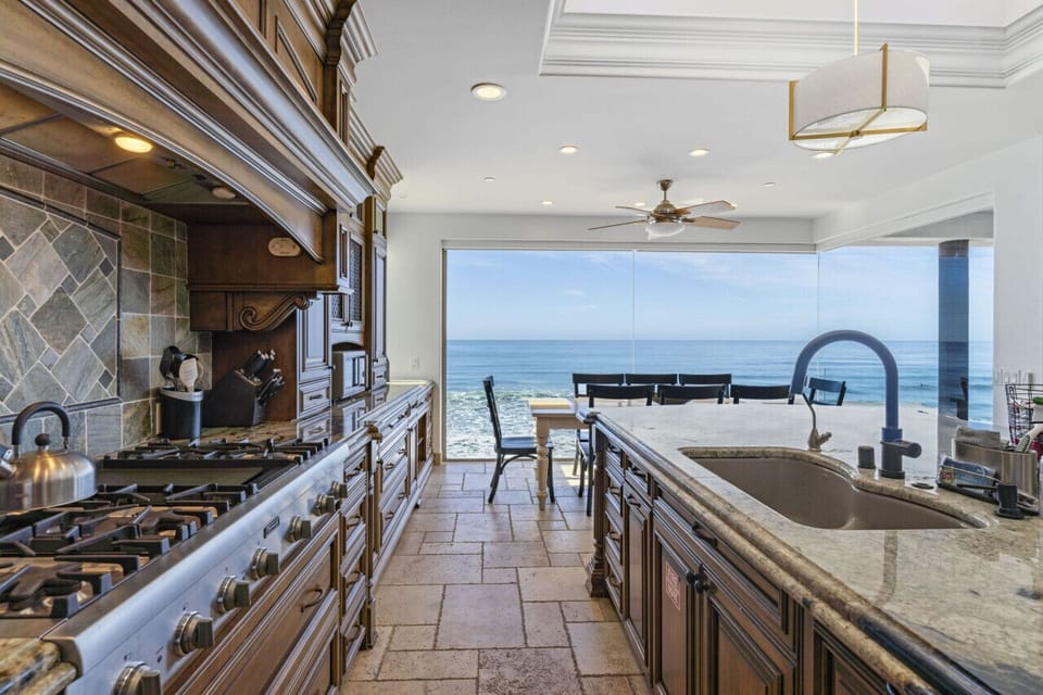 Kitchen. Ground floor
