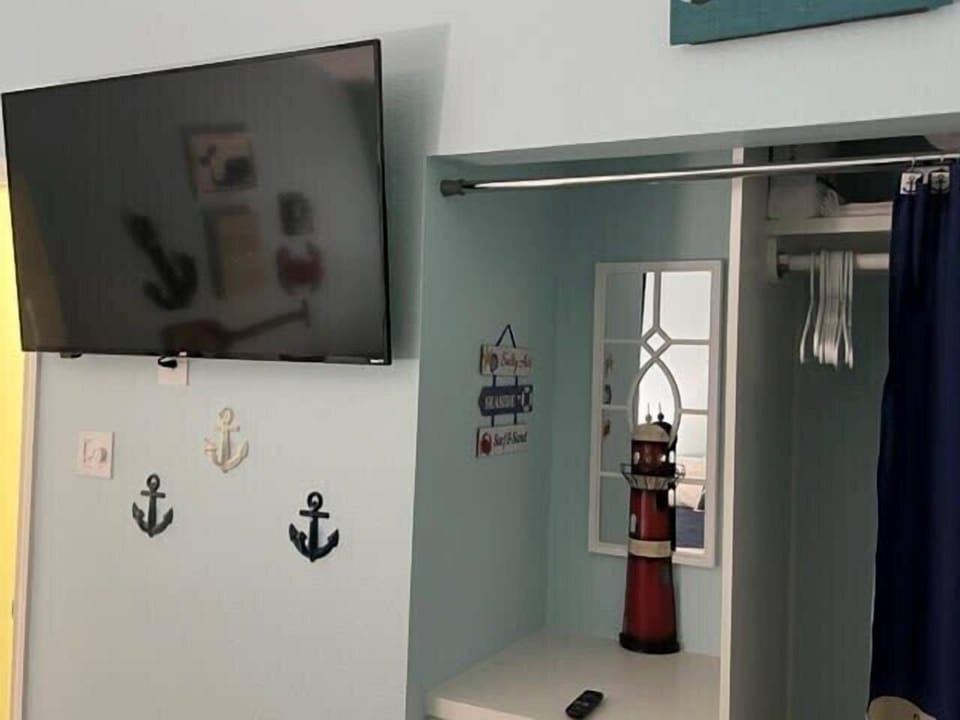 Guest bedroom