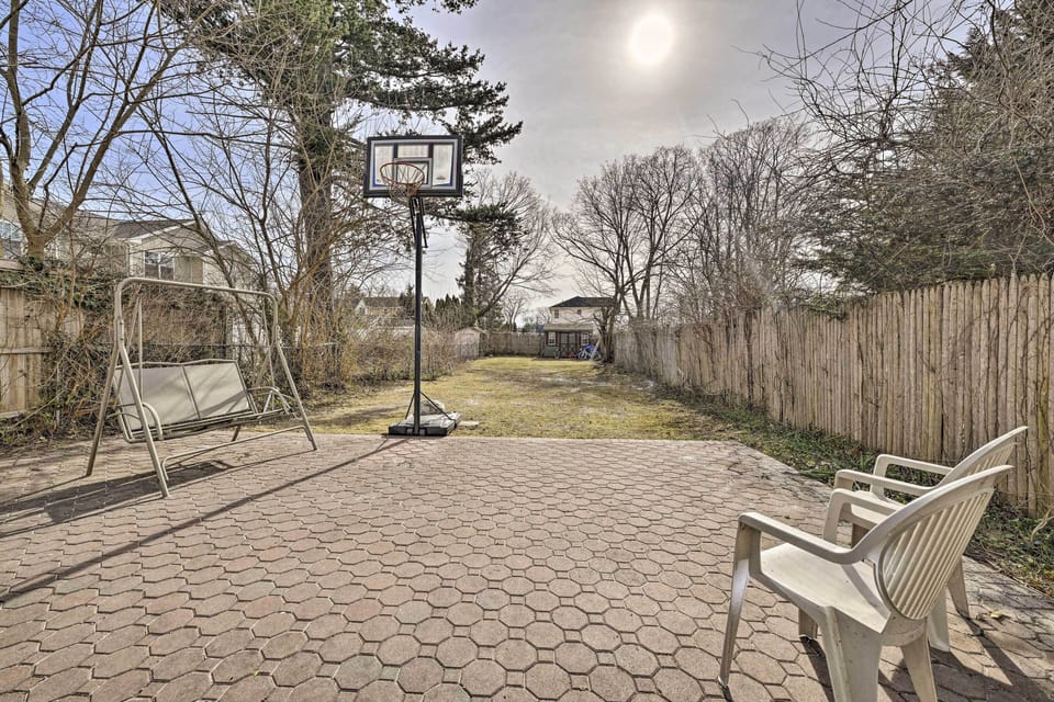 Patio | Outdoor Seating & Dining | Basketball Hoop | Free WiFi