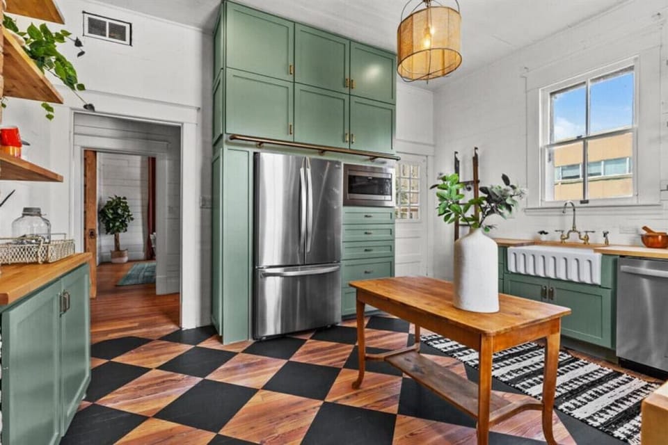 A kitchen perfect for preparing meals for the family!