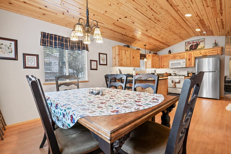 6 seaters dining area