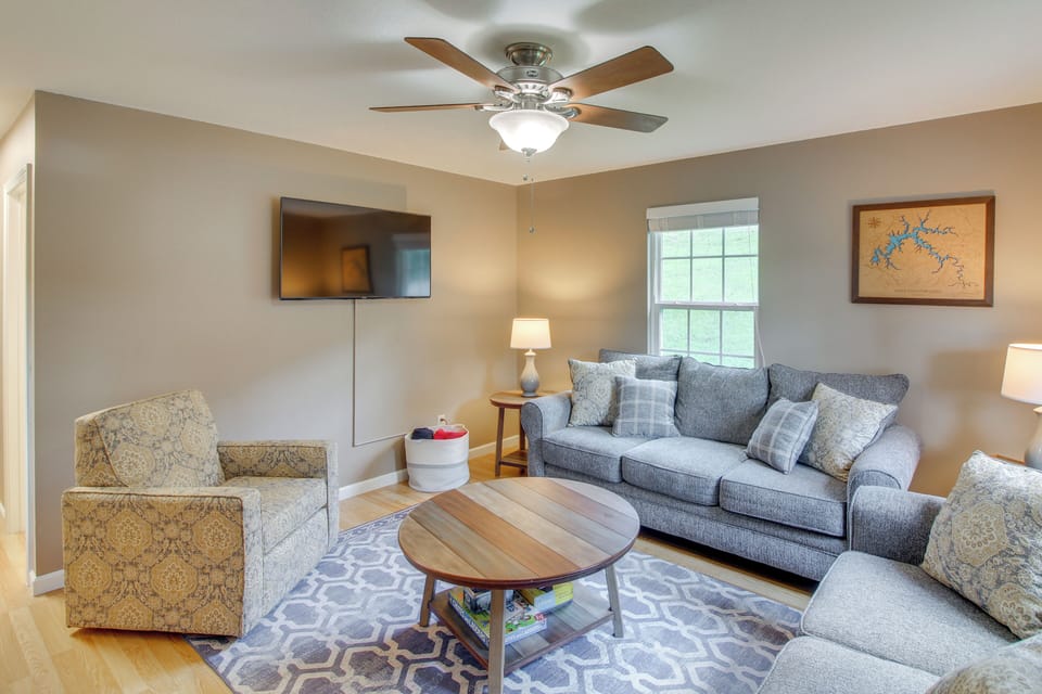 Byrdstown Vacation Rental | 2BR | 1BA | 5 Steps to Enter | 938 Sq Ft