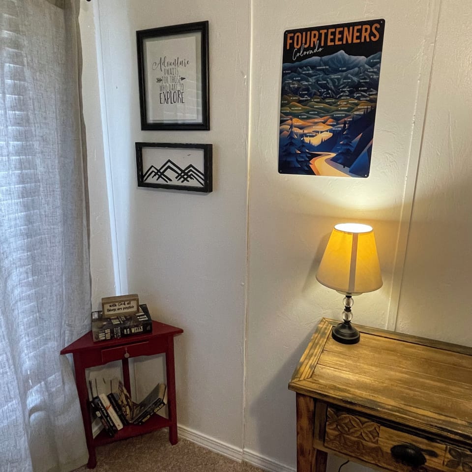 Colorado Room includes desk