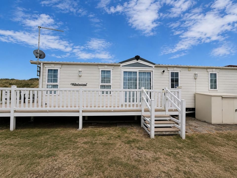 Discover the charm of Walton on the Naze tower with a last minute staycation in a 6 berth caravan at Naze Marine Holiday Park.