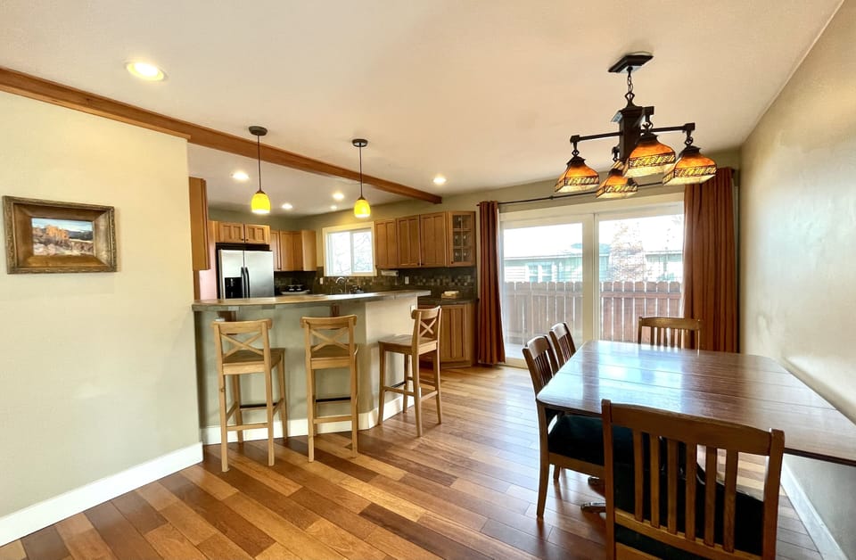 Open kitchen and dining area (table can pull away from the wall to seat 6)