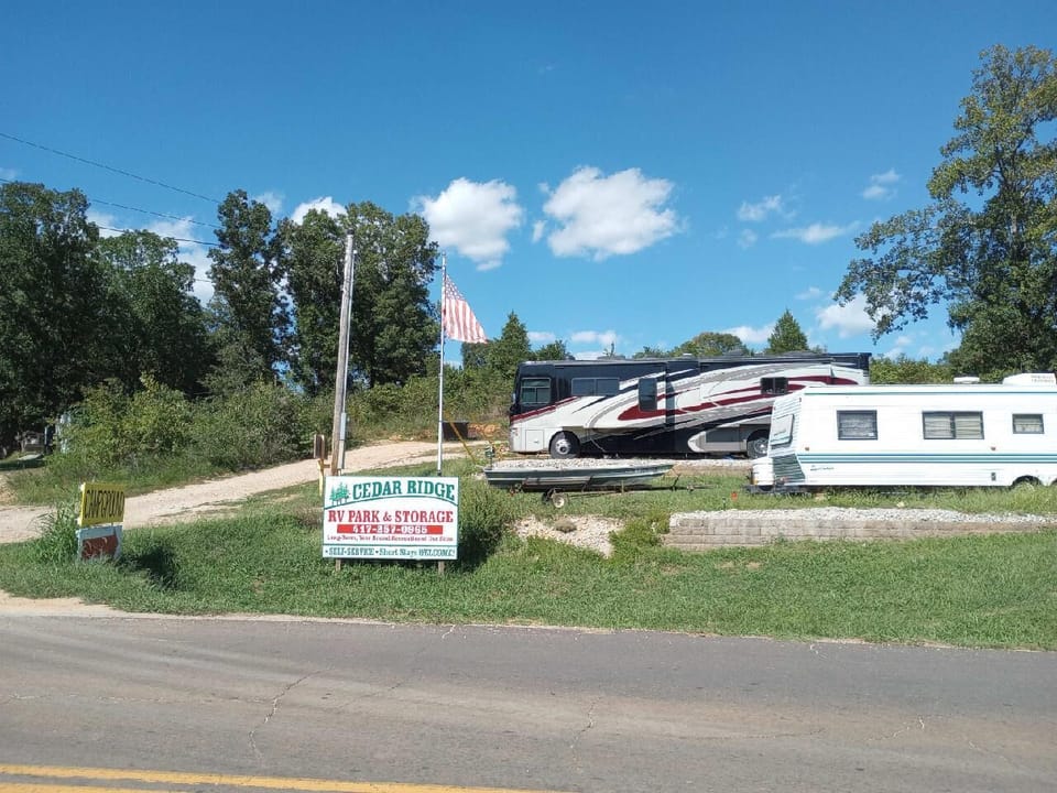 Welcome to Cedar Ridge RV Park & Storage in Bakersfield, Missouri!

