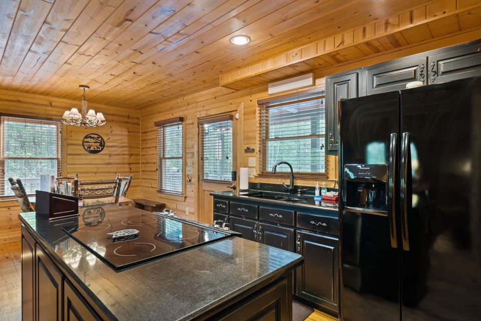 Open Kitchen (Photo #2)