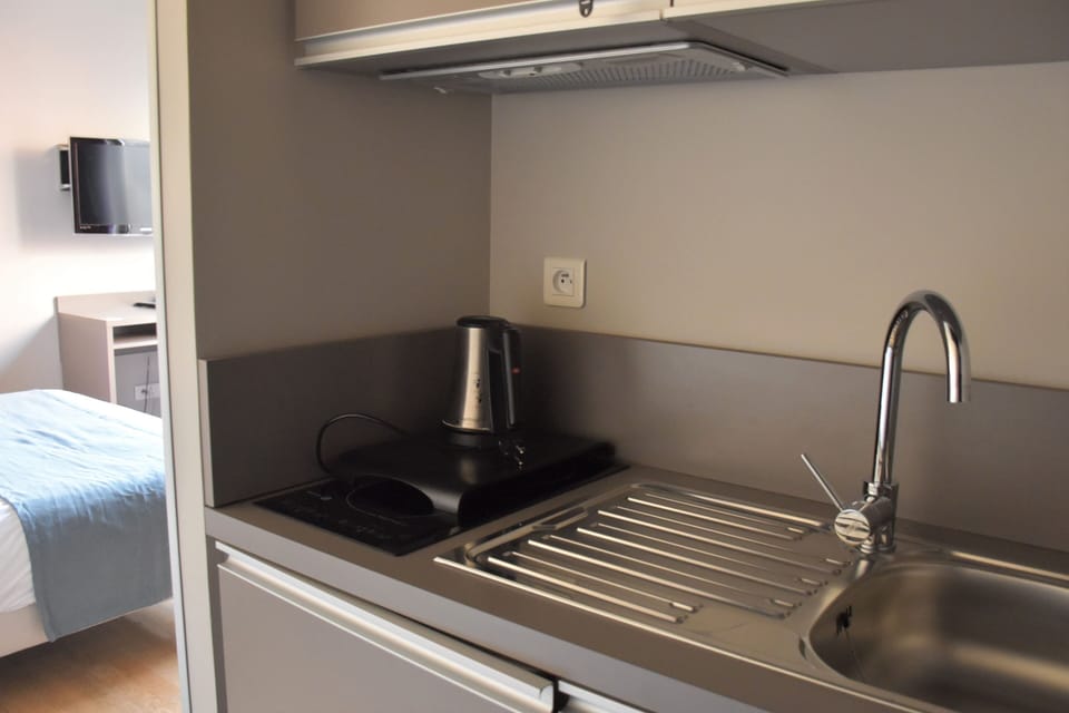 The kitchenette is equipped with everything you need to prepare yourself a tasty snack. 