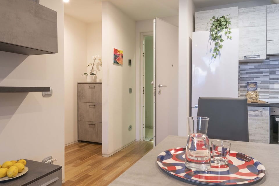 Dining Room, Main Entrance