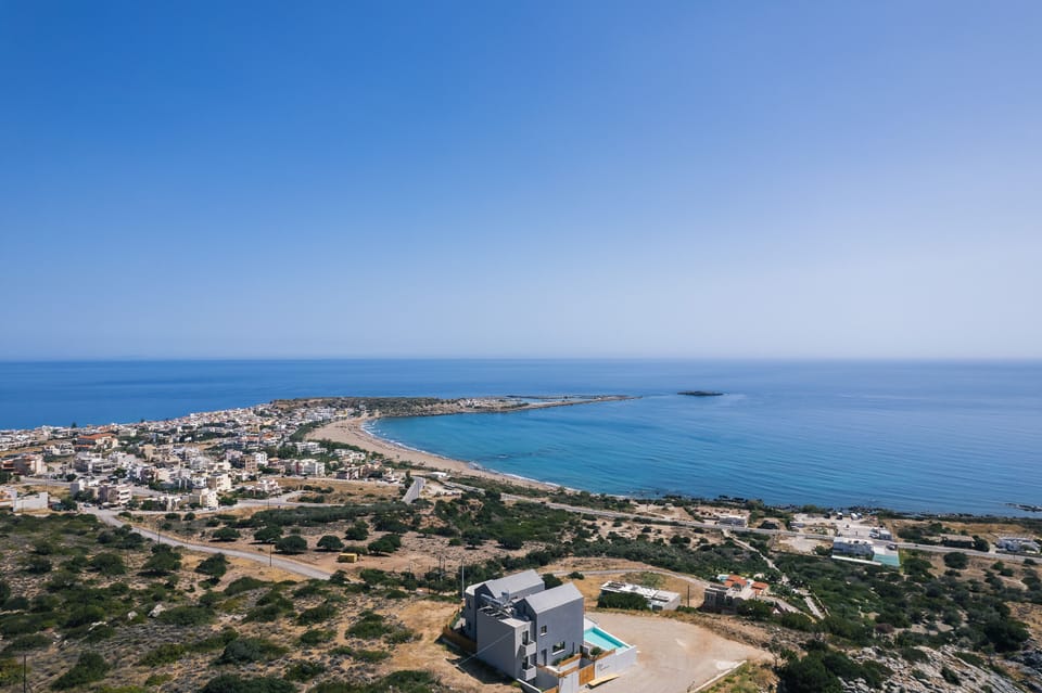 Minutes away from the lively Paleochora village and the beach.