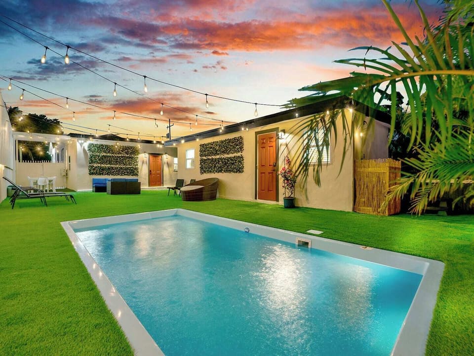 7 bedroom 4 bath. Sleeps 20+