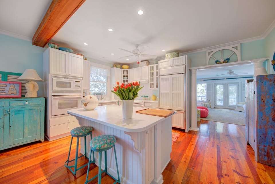 Kitchen with Breakfast Bar