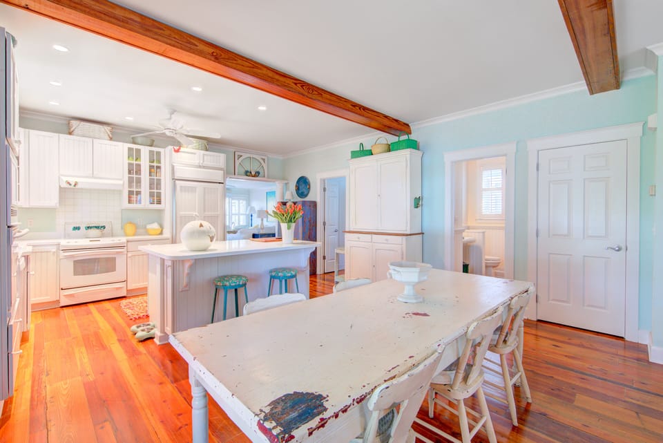 Open Kitchen/Dining Area