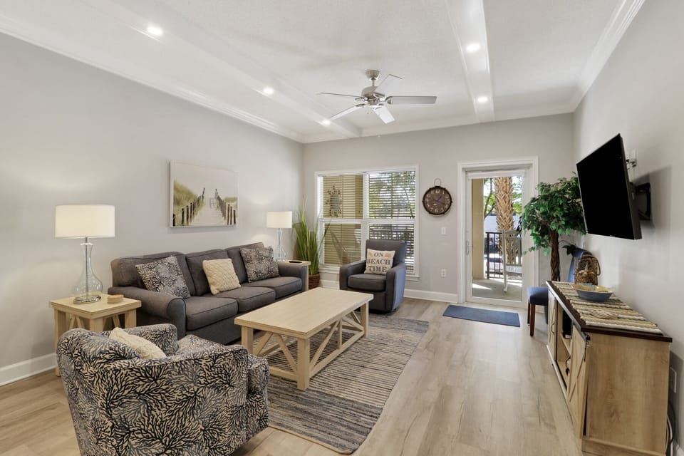 103 North Shore Place | Living Room - 103 North Shore Place | Living Room