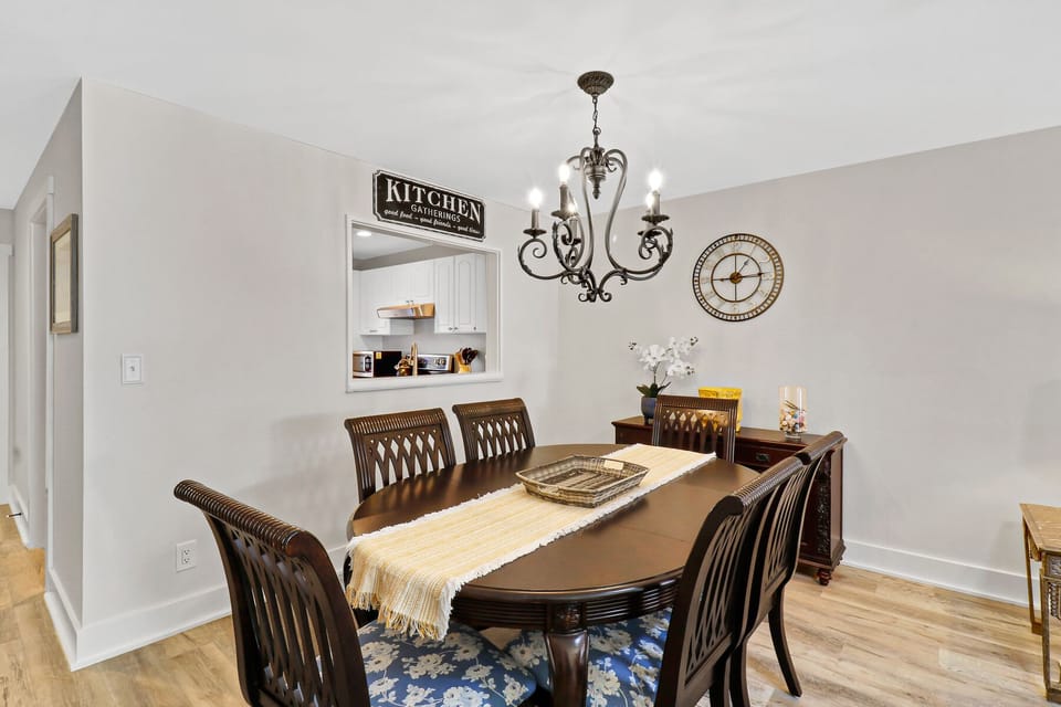 767 Queens Grant | Dining Table - 767 Queens Grant | Dining Table