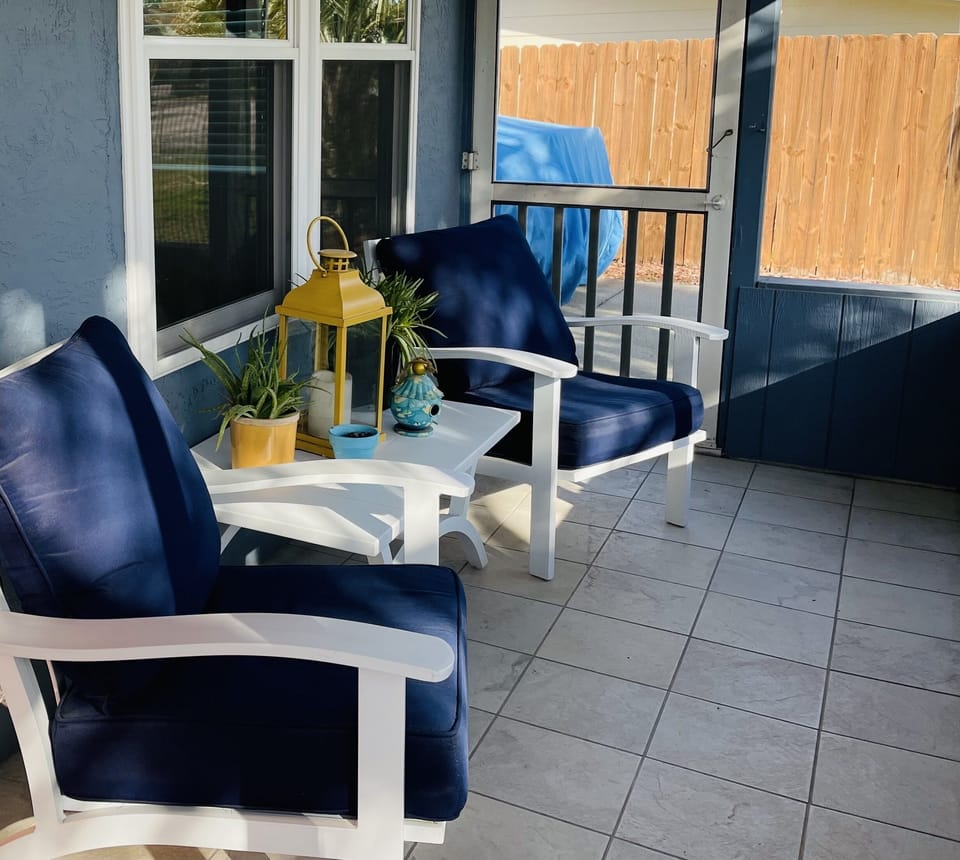 Fabulous Screen in Front Porch for Entertaining or Relaxing!