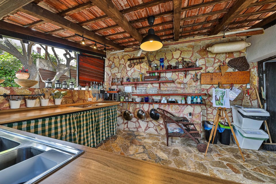 summer kitchen