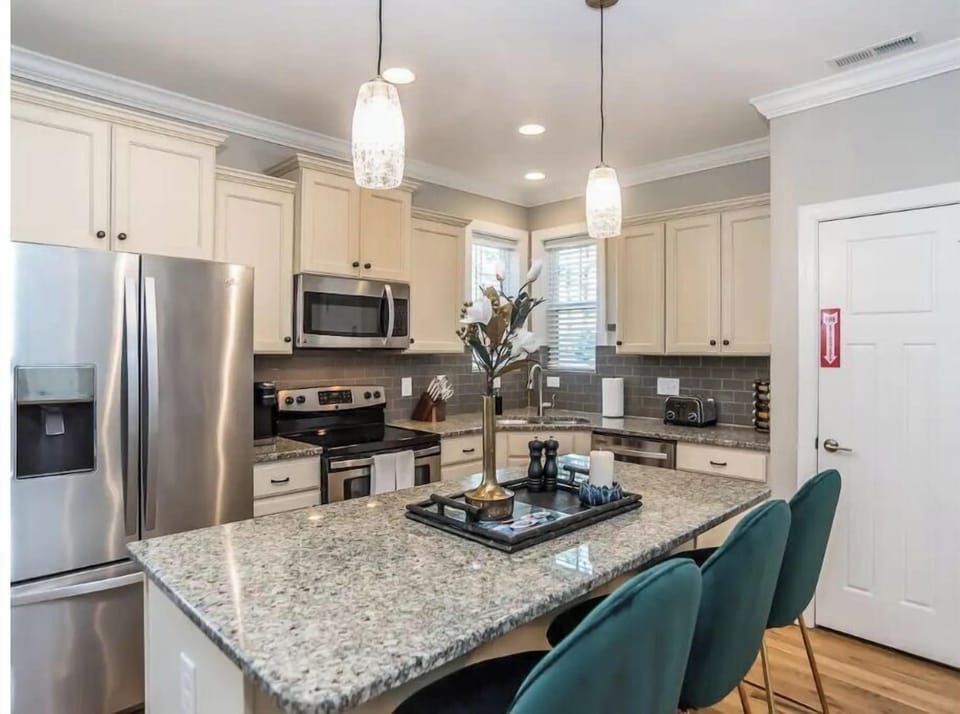 Fully stocked kitchen - Raleigh