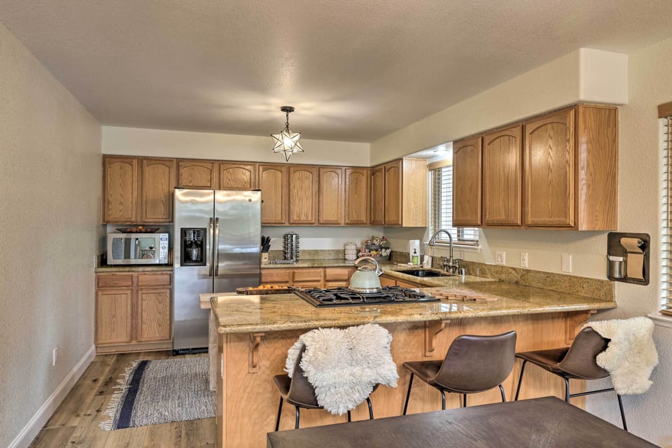 Kitchen | Cooking Basics | Coffee Maker | Paper Towels/Trash Bags Provided