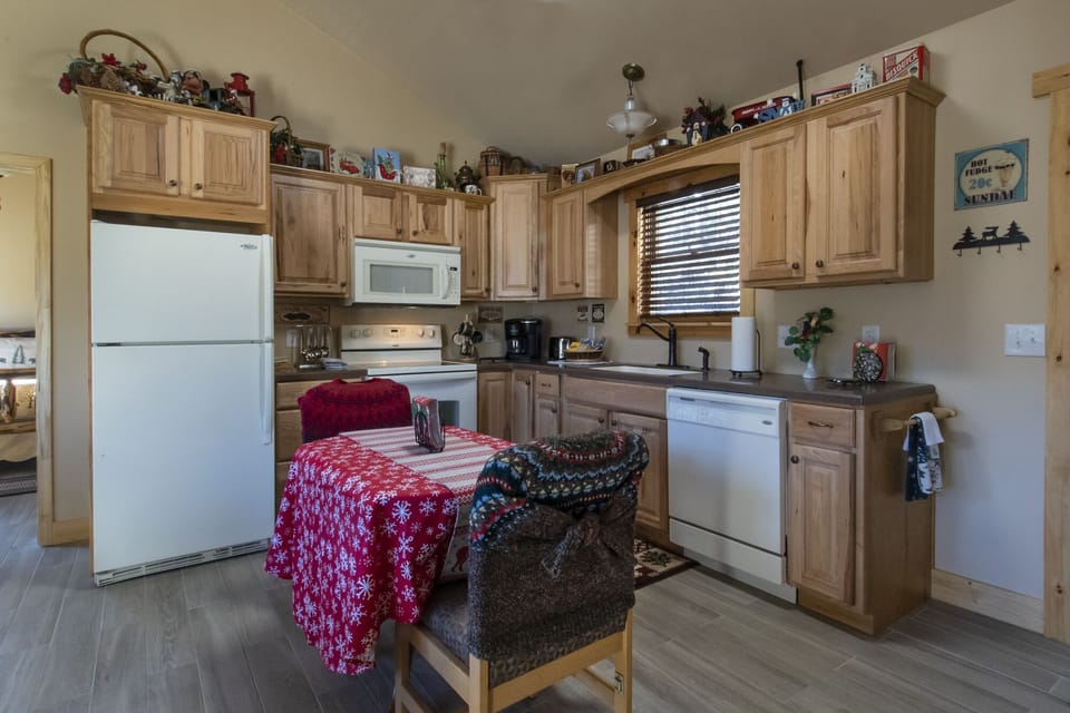 Treehouse-kitchen-dining